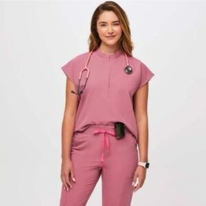 Figs limited edition breast cancer quartz scrub set xxs/Petite